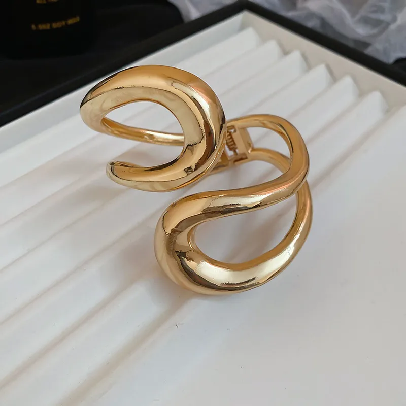 Minimalist Wavy Gold Cuff Bracelet